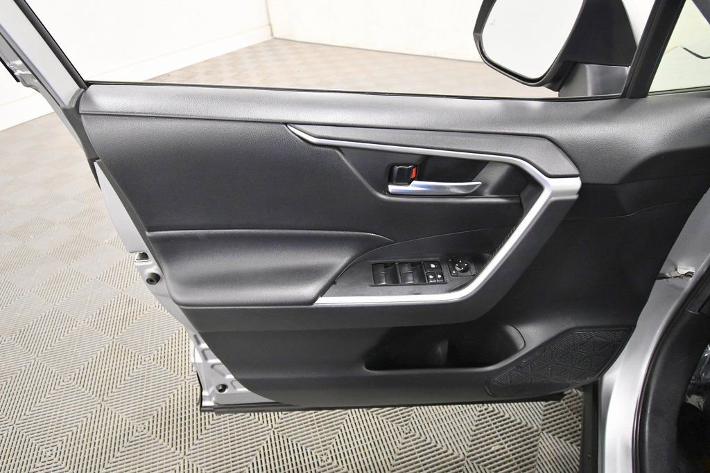 Used 2019 Toyota RAV4 XLE image 13