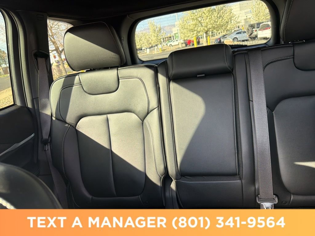 Used 2025 Jeep Grand Cherokee Limited w/ Black Appearance Package image 37