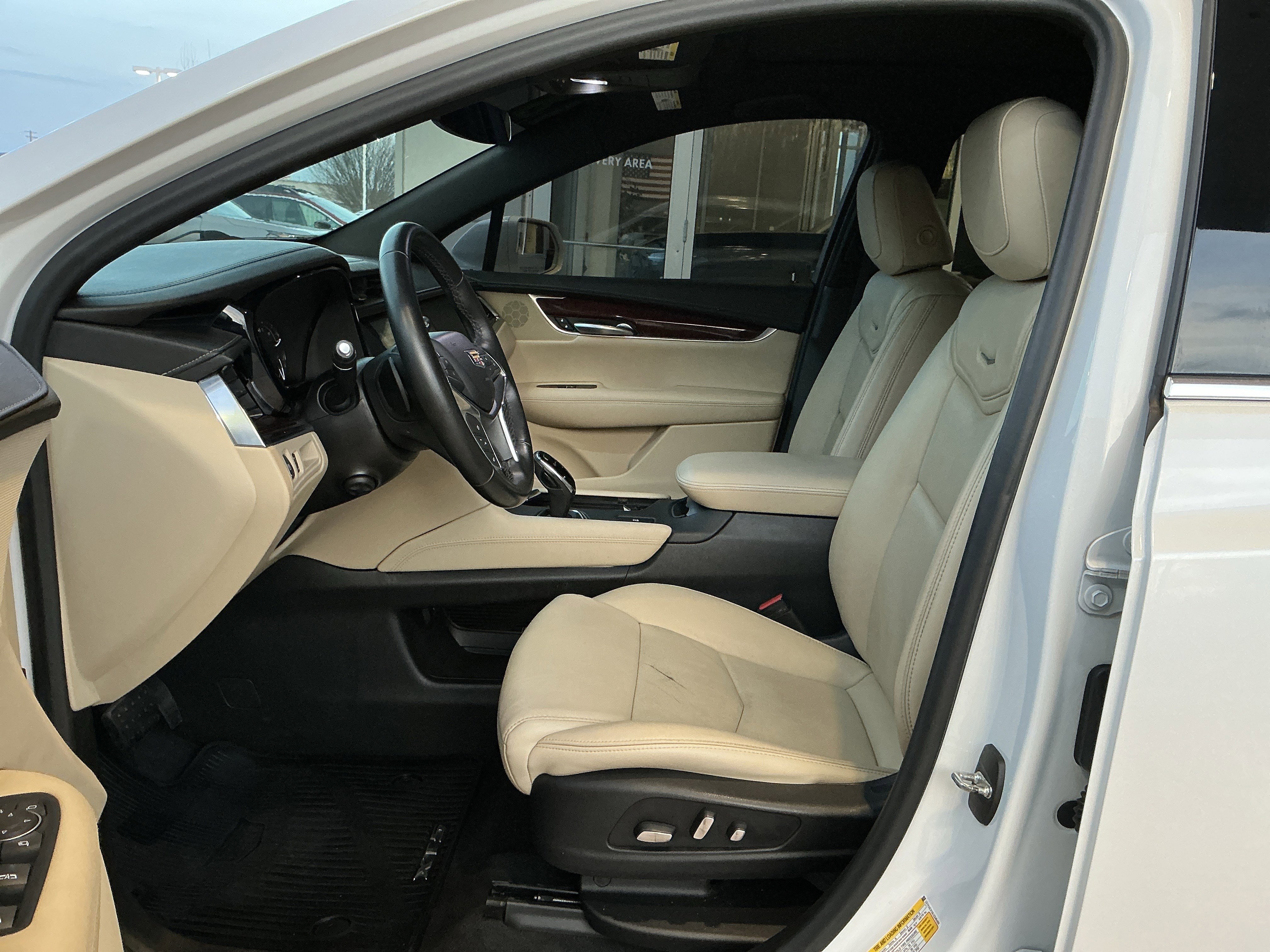 Used 2018 Cadillac XT5 Luxury w/ Driver Awareness Package image 7