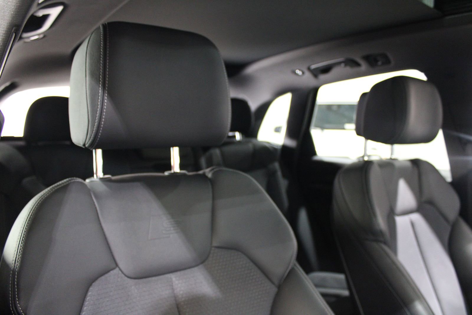 Used 2022 Audi SQ5 Premium w/ Convenience Package image 40