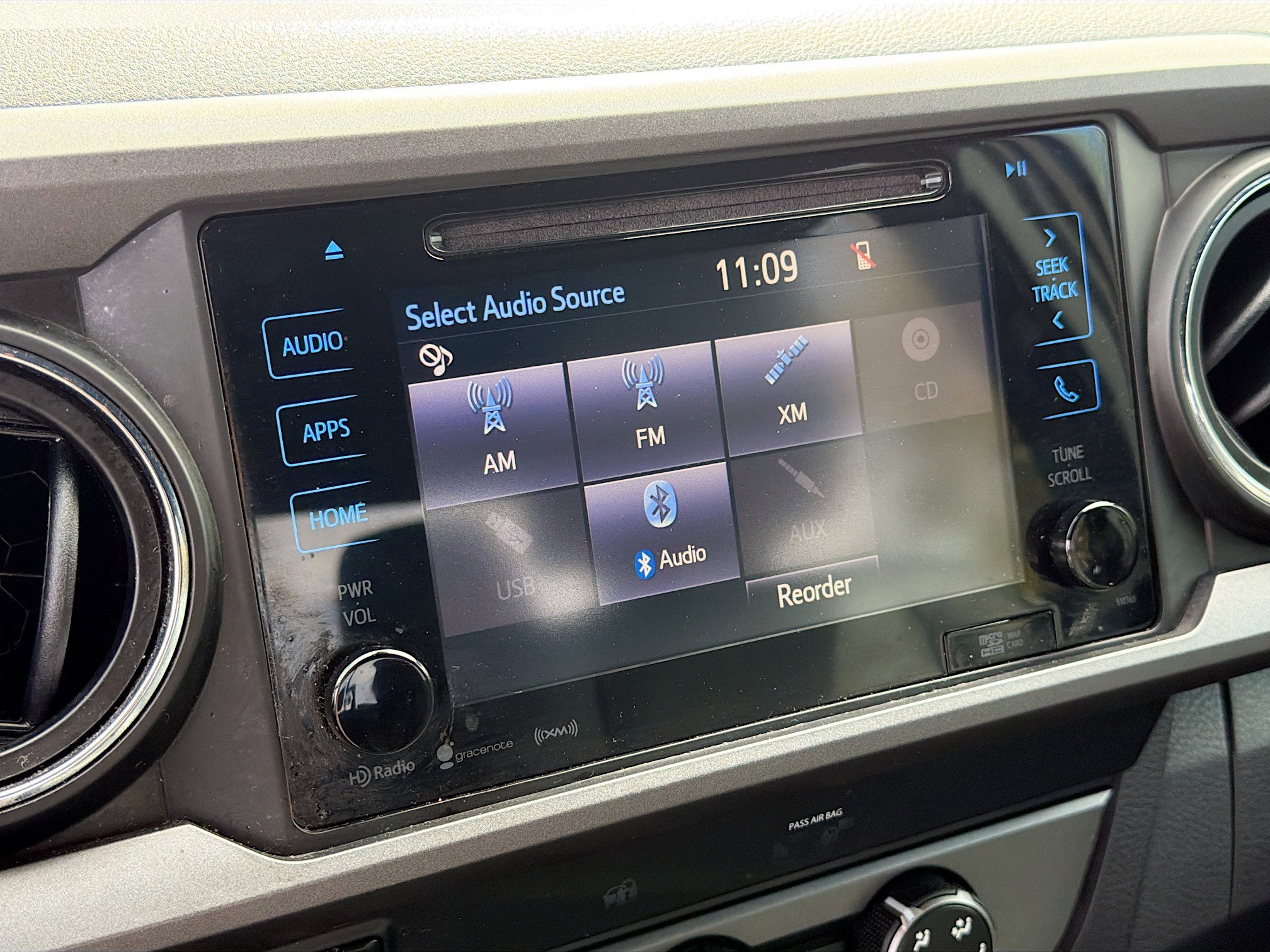 Used 2019 Toyota Tacoma TRD Off-Road AWD/4WD image 29