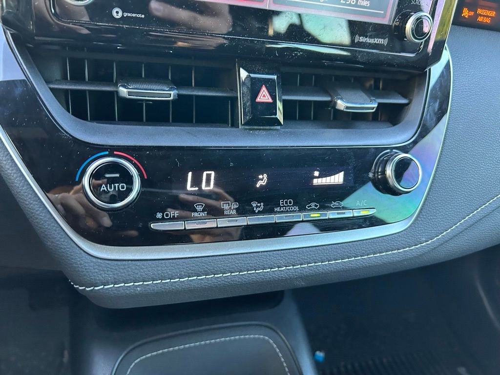Used 2022 Toyota Corolla SE image 25