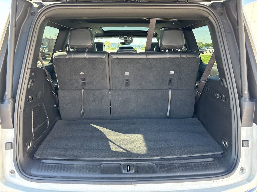 Used 2023 Jeep Wagoneer 4WD w/ Premium Group I image 11