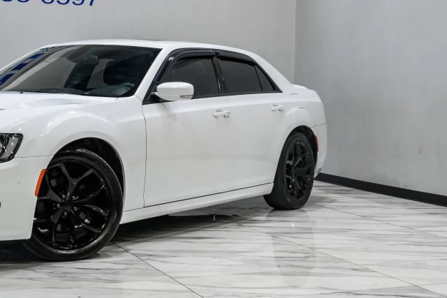Used 2022 Chrysler 300 S w/ Comfort Group RWD image 8