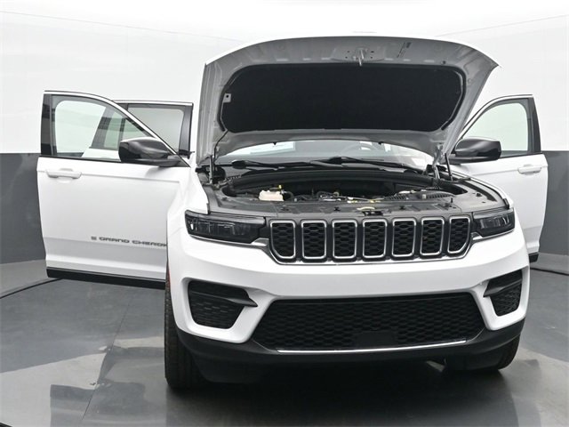 Used 2024 Jeep Grand Cherokee Laredo image 54