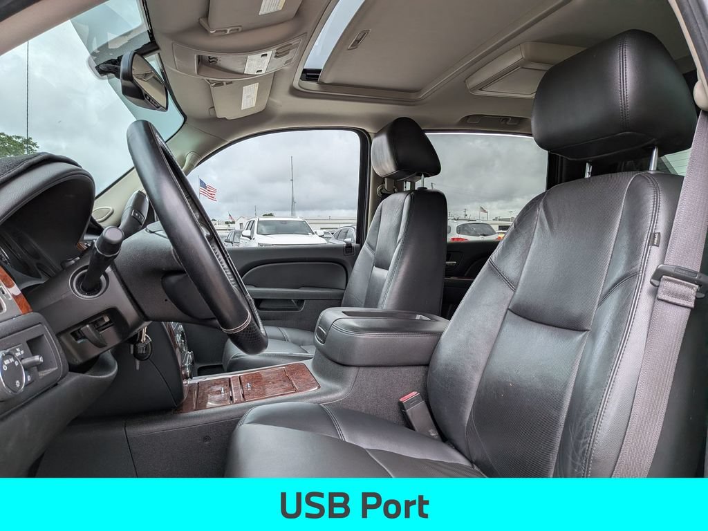 Used 2013 Chevrolet Avalanche LTZ RWD image 19