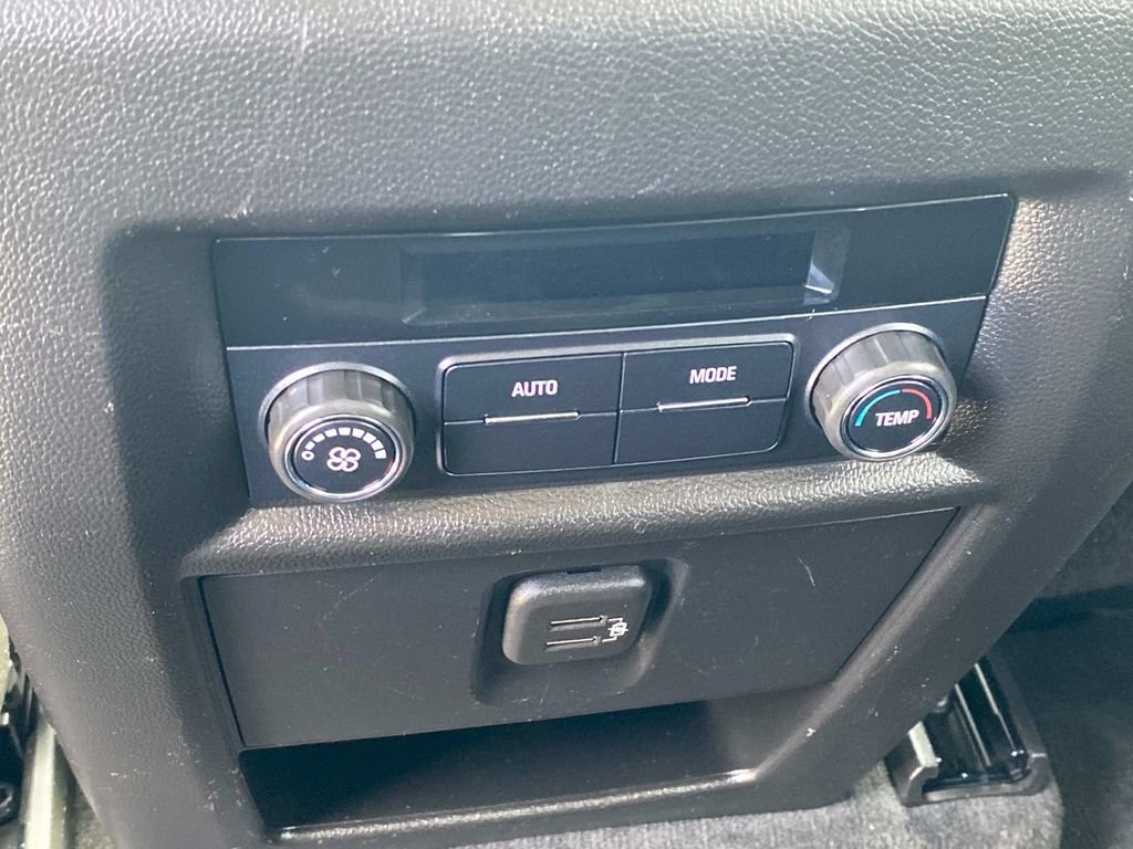 Used 2021 Chevrolet Traverse LT FWD image 19