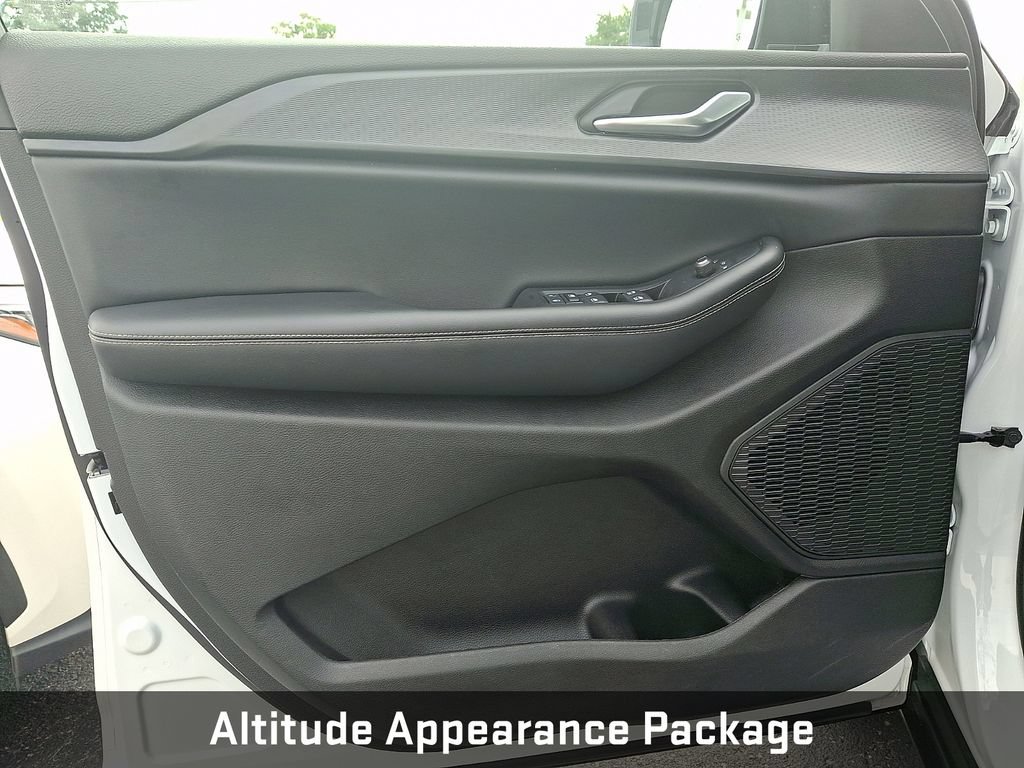 Used 2023 Jeep Grand Cherokee L Laredo AWD/4WD image 16