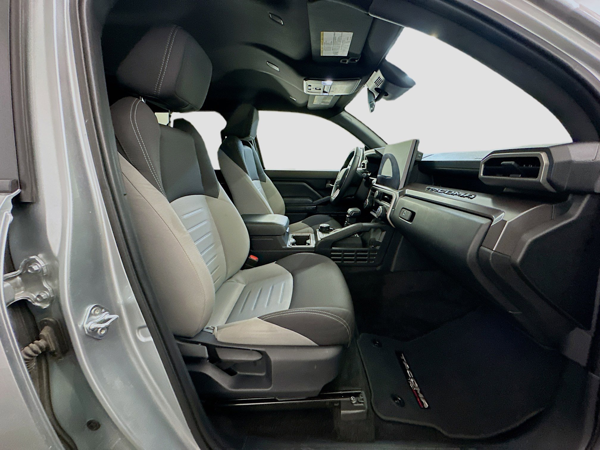 Used 2025 Toyota Tacoma TRD Off-Road AWD/4WD image 32