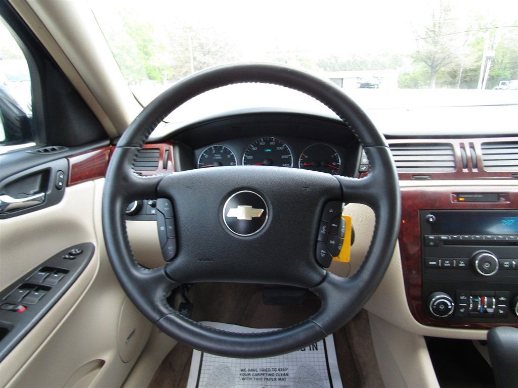 Used 2009 Chevrolet Impala LTZ image 25