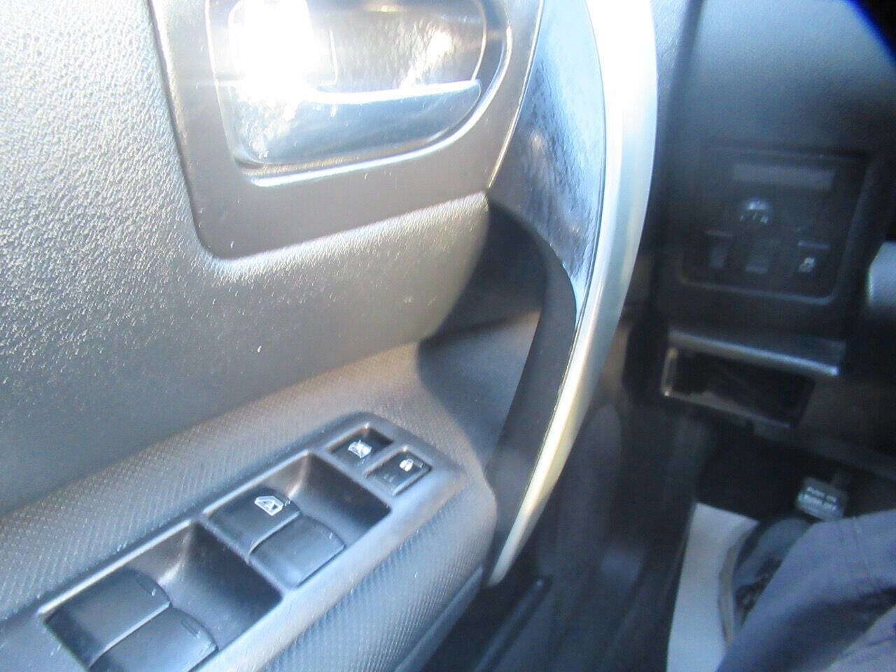 Used 2014 Nissan Rogue S w/ Convenience Package AWD/4WD image 30