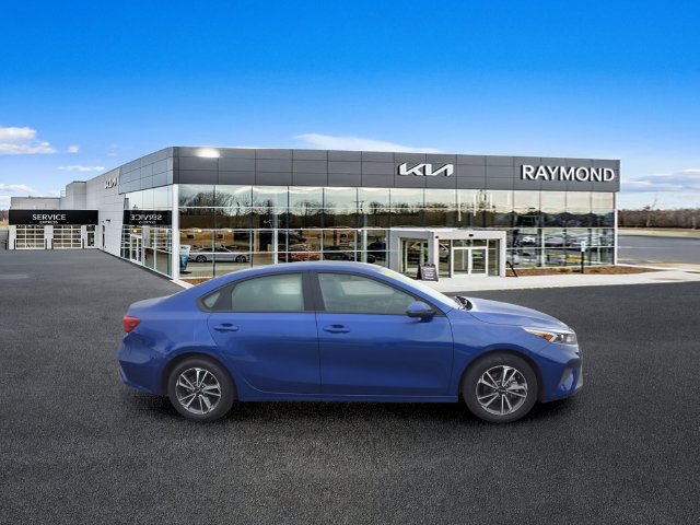 Used 2024 Kia Forte LXS w/ LXS Technology Package FWD image 2
