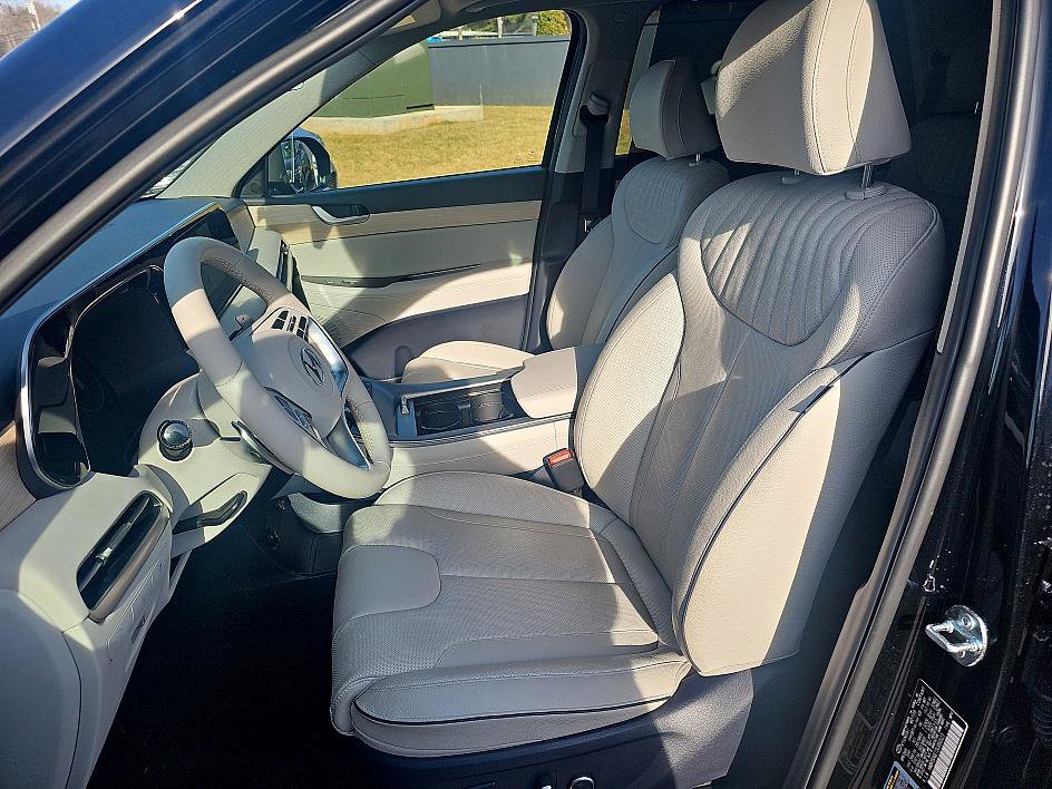 Used 2025 Hyundai Palisade Limited image 16
