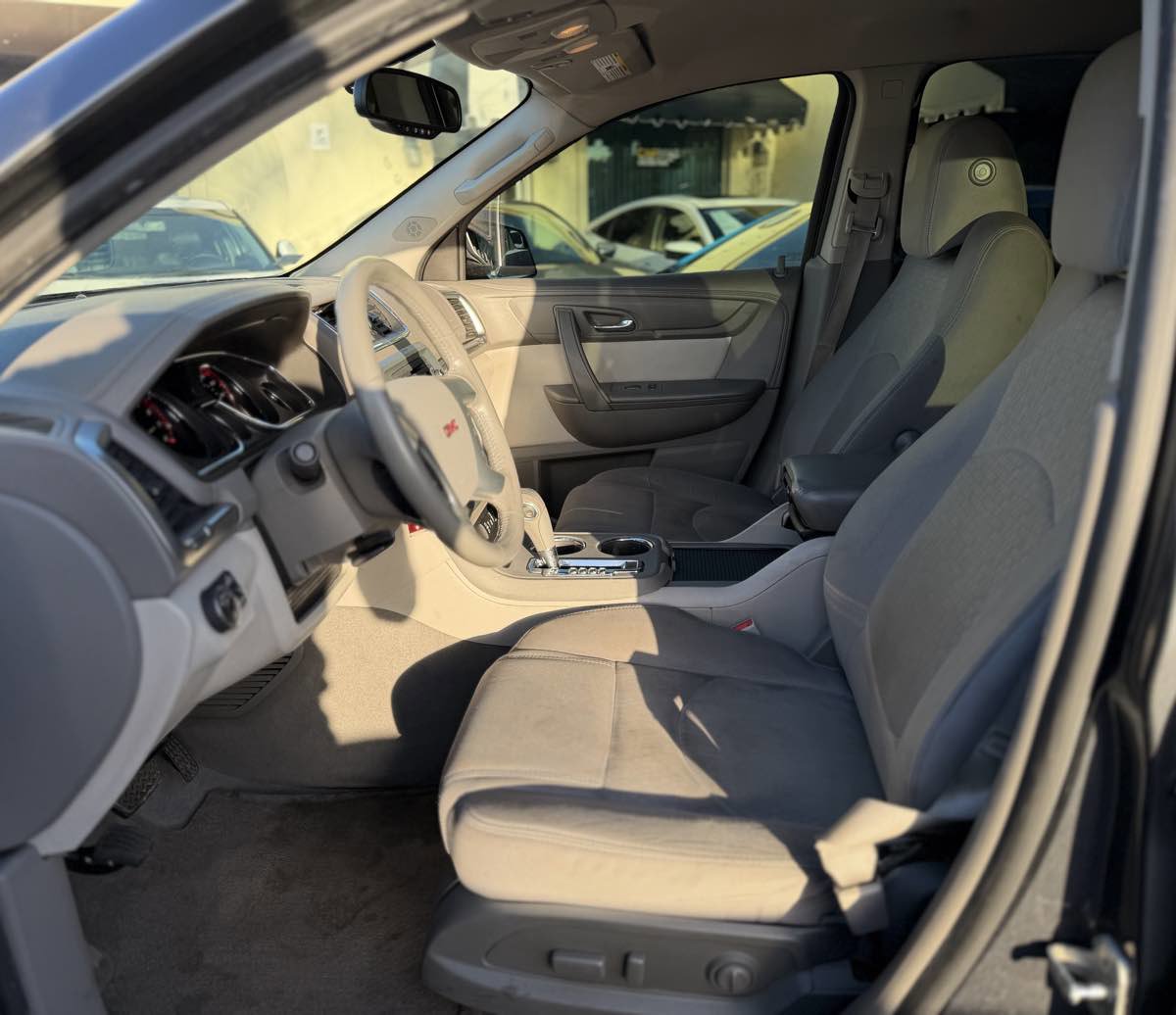 Used 2014 GMC Acadia SLE image 31