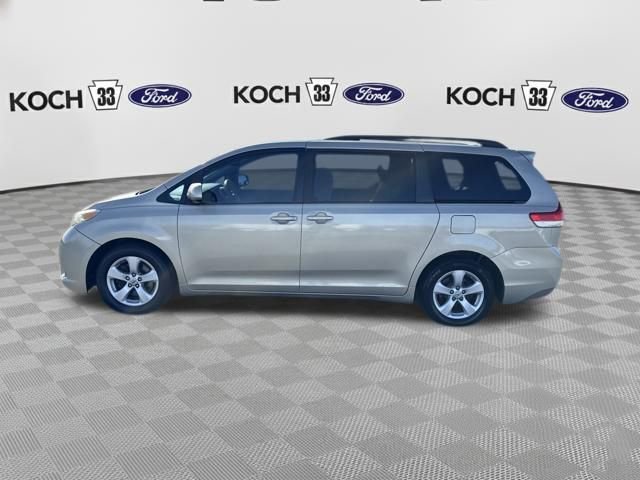 Used 2012 Toyota Sienna LE image 4