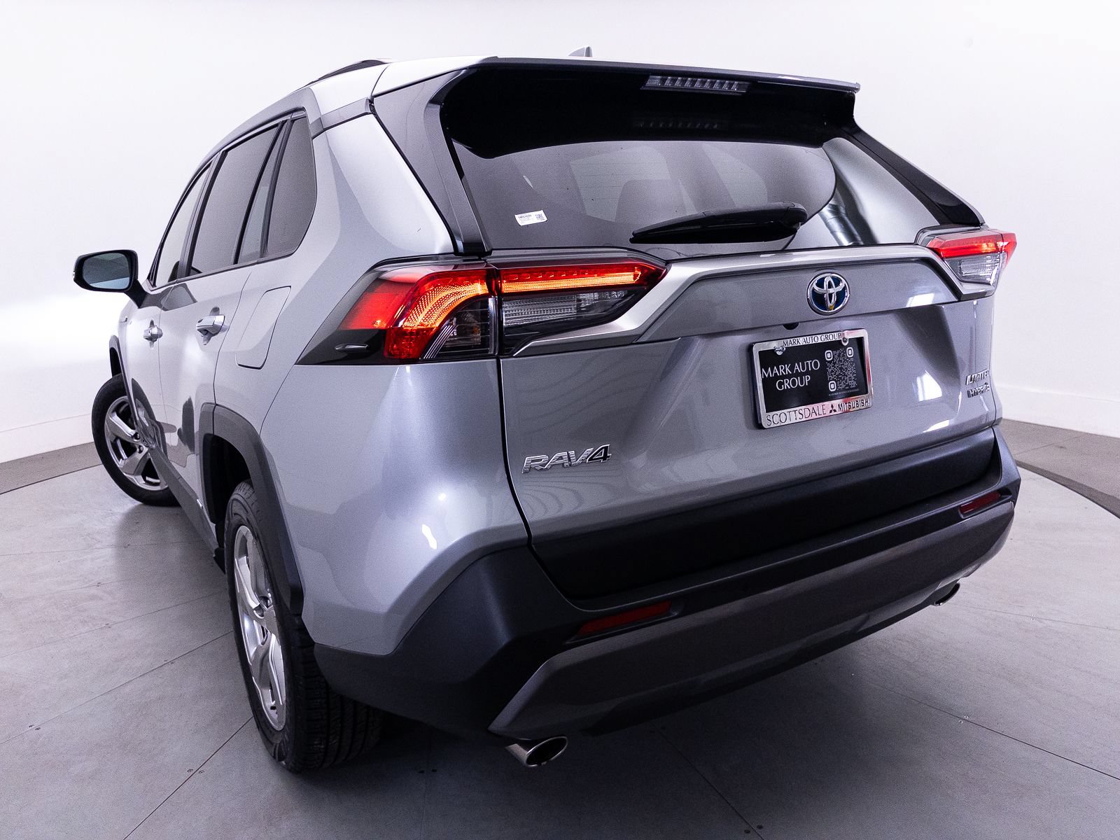 Used 2019 Toyota RAV4 Limited w/ Carpet Mat Package AWD/4WD image 6