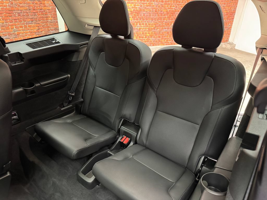 Used 2021 Volvo XC90 T6 Momentum w/ Climate Package AWD/4WD image 27