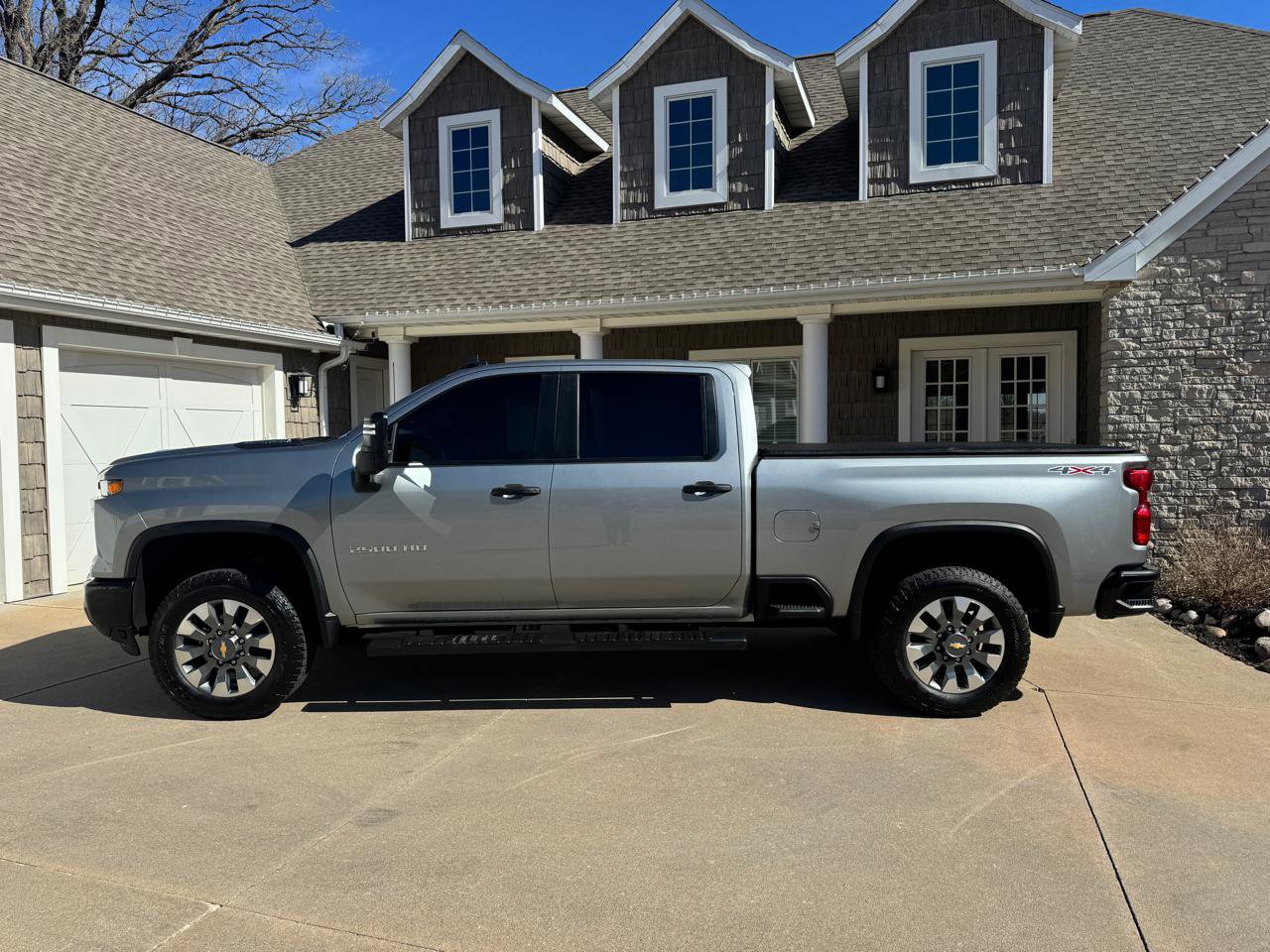 Used 2024 Chevrolet Silverado 2500 Custom w/ Custom Value Package image 3