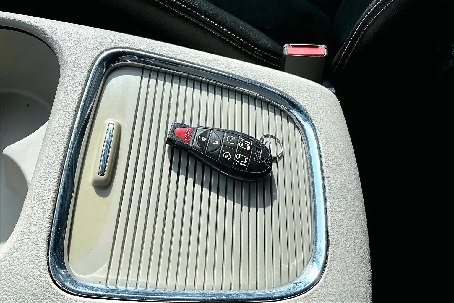 Used 2020 Dodge Grand Caravan SXT image 10