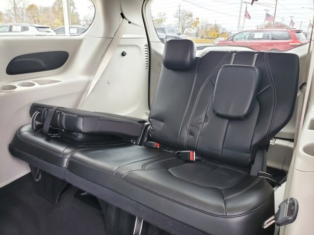 Certified 2024 Chrysler Pacifica Touring-L image 26