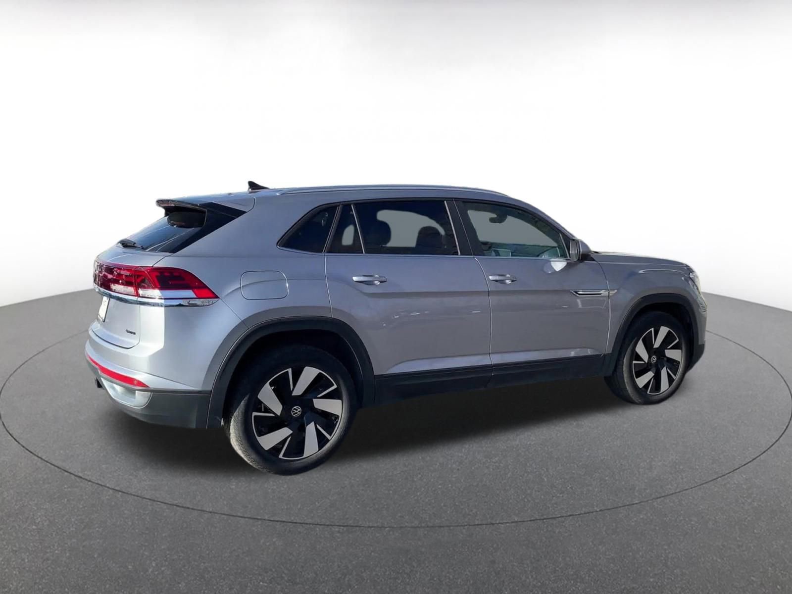 Used 2025 Volkswagen Atlas Cross Sport SE image 15