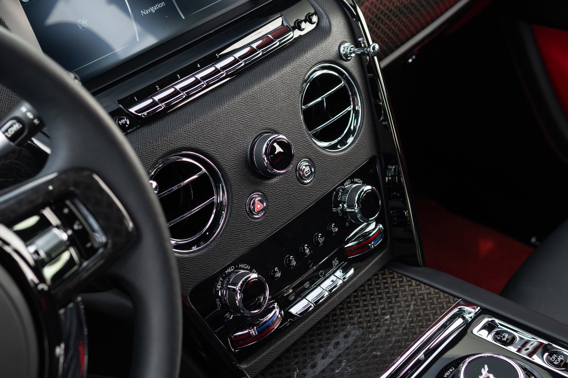 Used 2022 Rolls-Royce Cullinan Black Badge w/ Dark Exterior Package AWD/4WD image 43