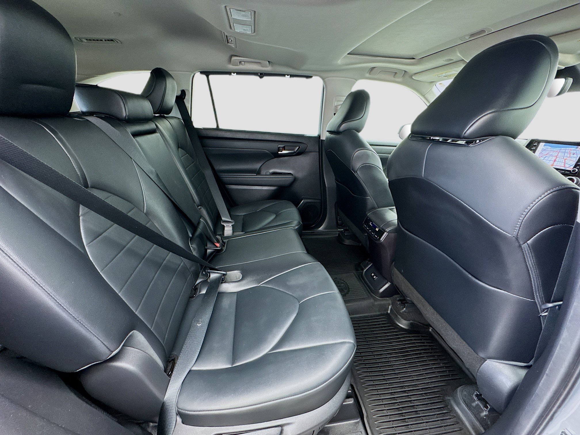 Used 2021 Toyota Highlander XLE image 20