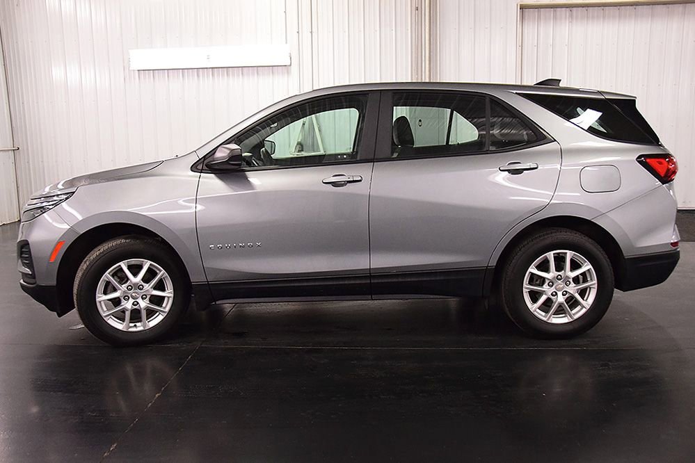 Used 2023 Chevrolet Equinox LS AWD/4WD image 4