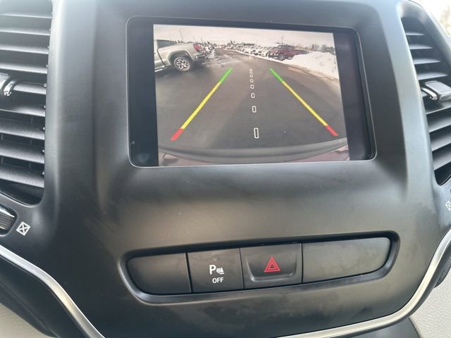 Used 2020 Jeep Cherokee Latitude Plus w/ Cold Weather Group AWD/4WD image 31