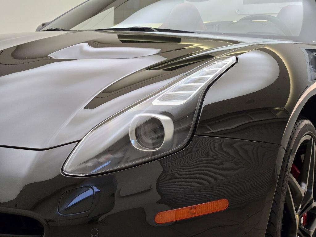 Used 2015 Ferrari California T RWD image 5