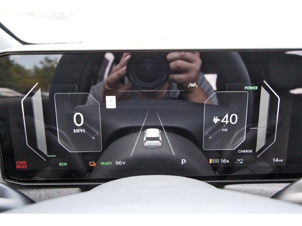 New 2027 Kia EV3 Wind FWD image 13
