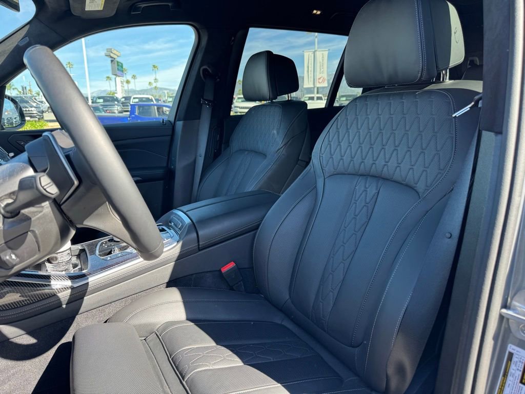 Used 2026 BMW X7 M60i image 5