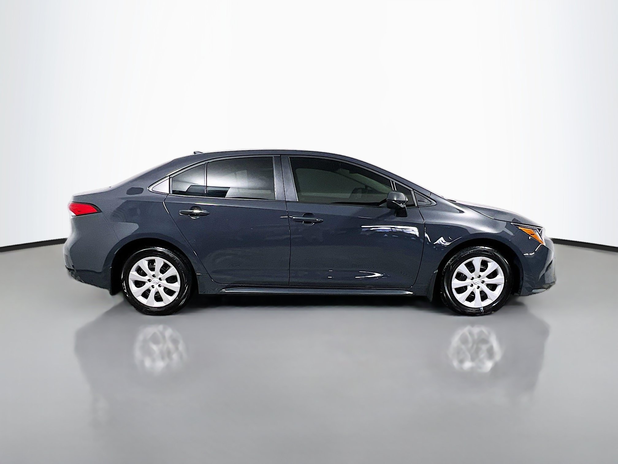 Used 2025 Toyota Corolla LE FWD image 3
