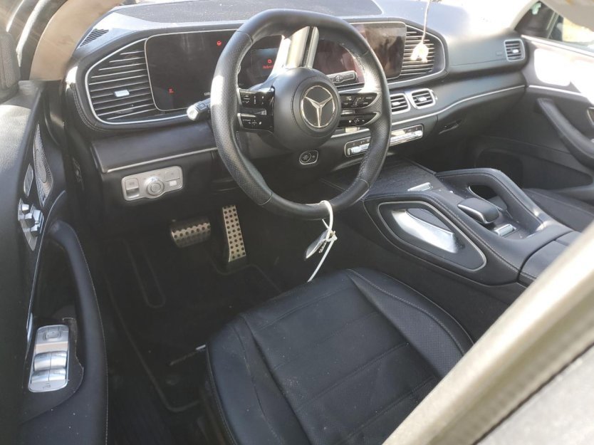 Used 2025 Mercedes-Benz GLS 580 4MATIC image 7