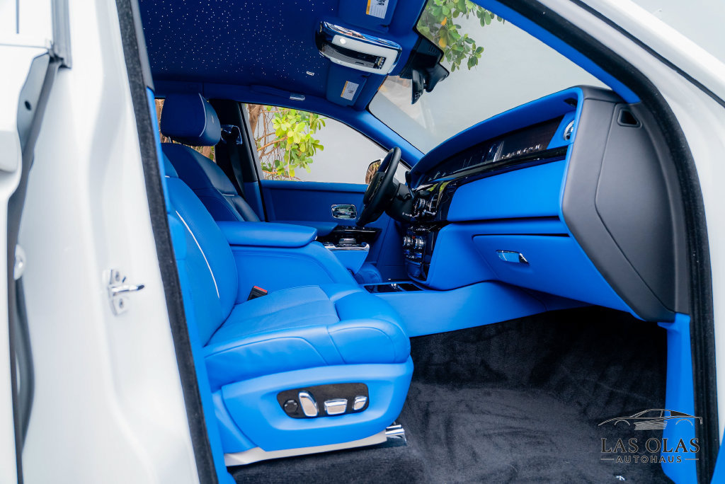Used 2024 Rolls-Royce Phantom Sedan RWD image 55