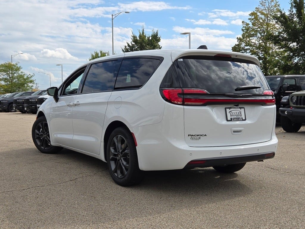 New 2026 Chrysler Pacifica Select image 14