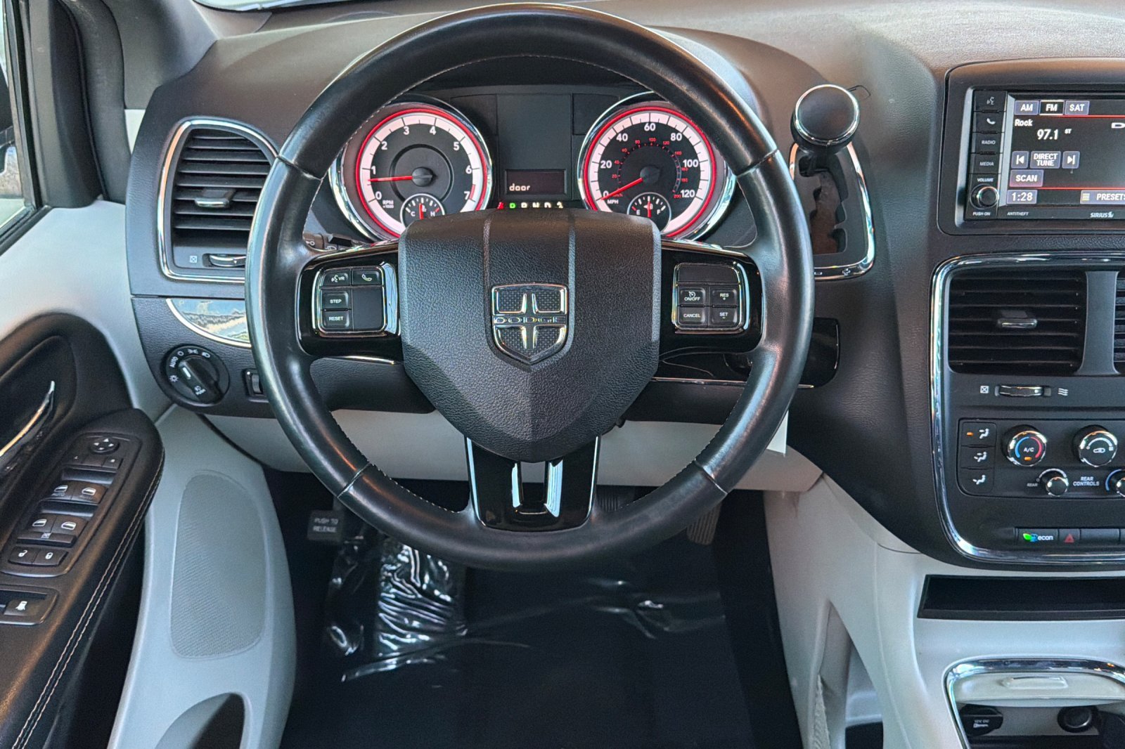 Used 2019 Dodge Grand Caravan SXT FWD image 15