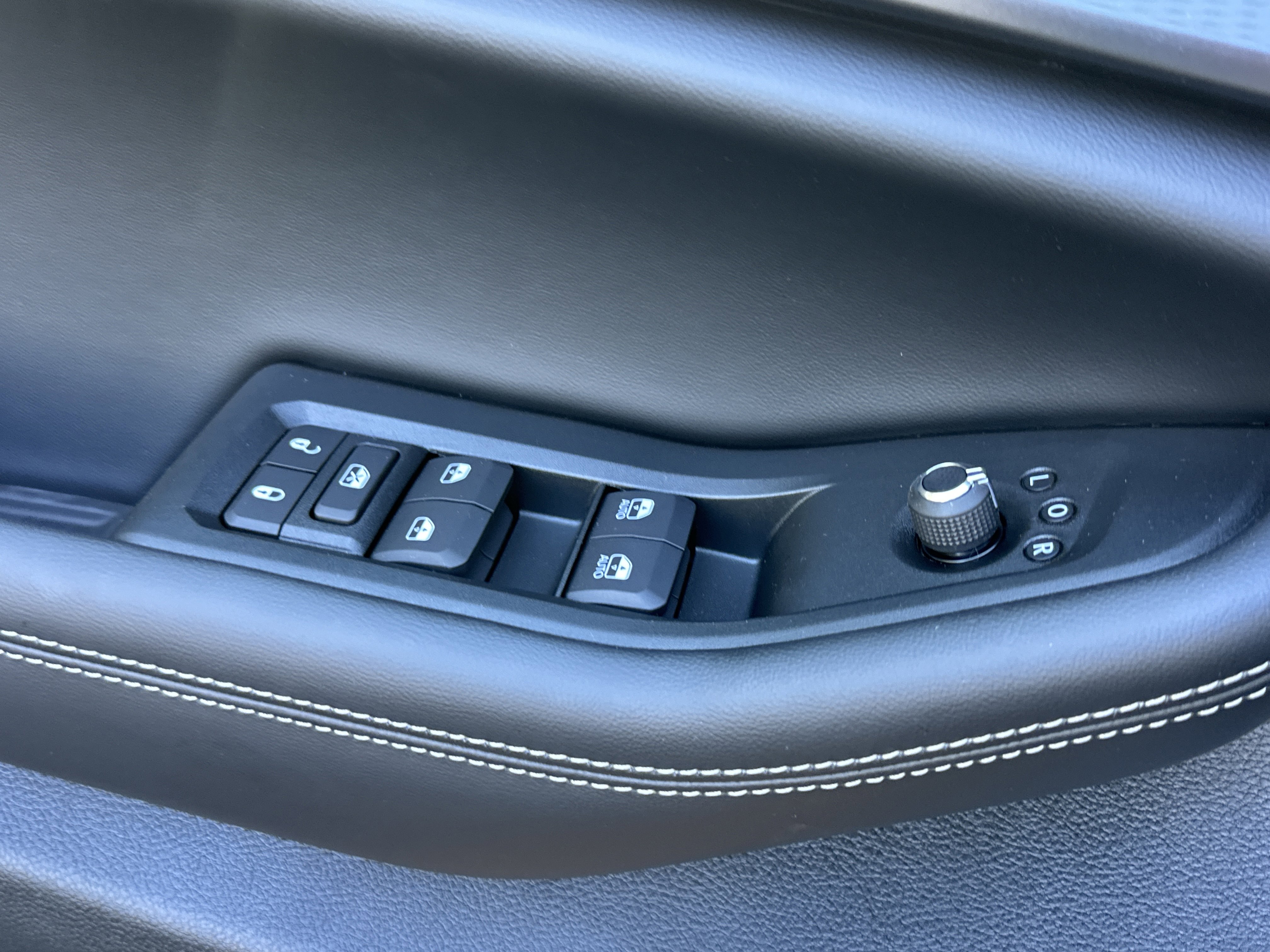 New 2025 Jeep Grand Cherokee Altitude image 12