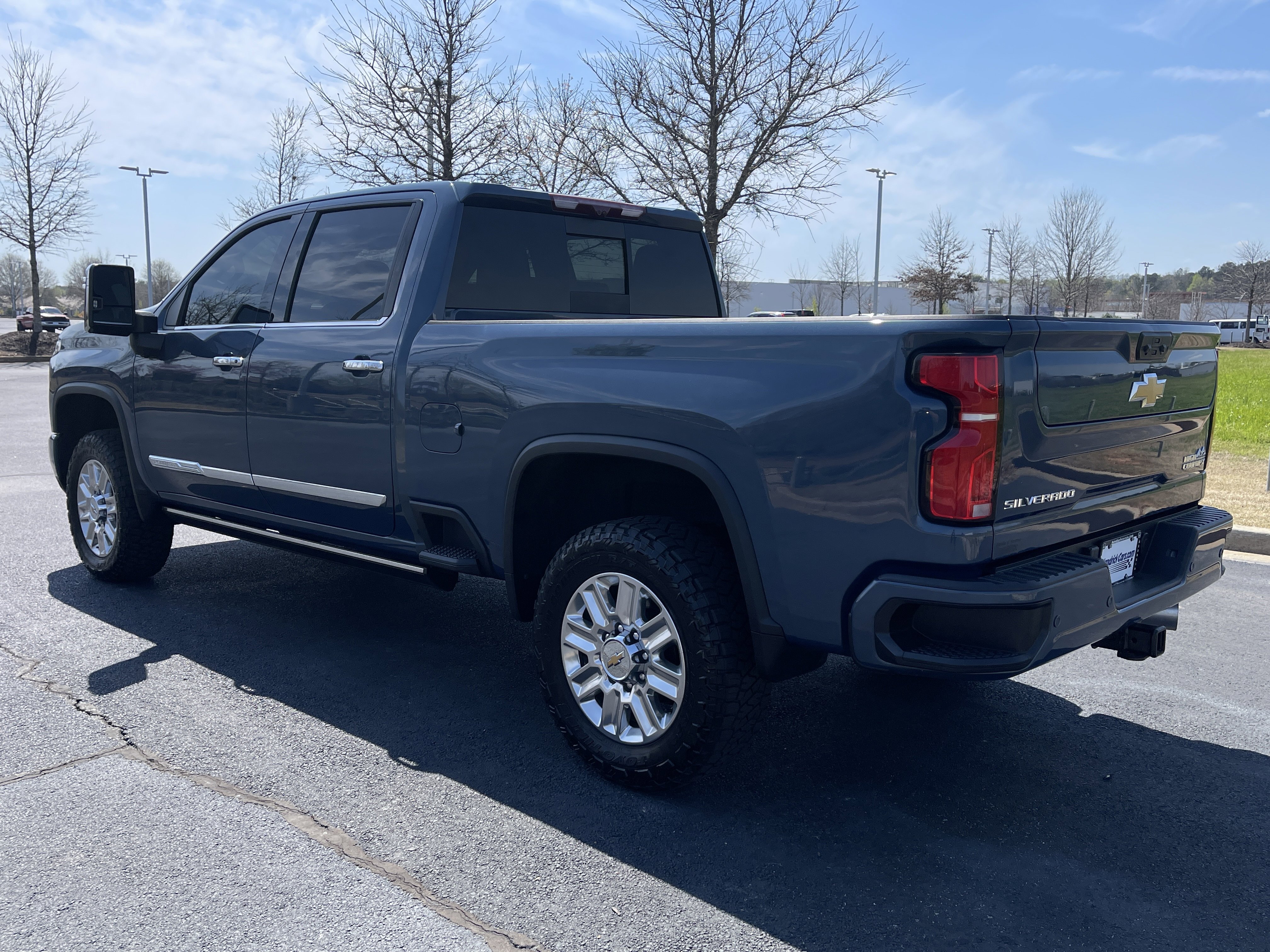 Used 2024 Chevrolet Silverado 2500 High Country w/ High Country Premium Package AWD/4WD image 7