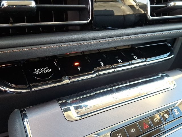 New 2026 Lincoln Aviator AWD image 13