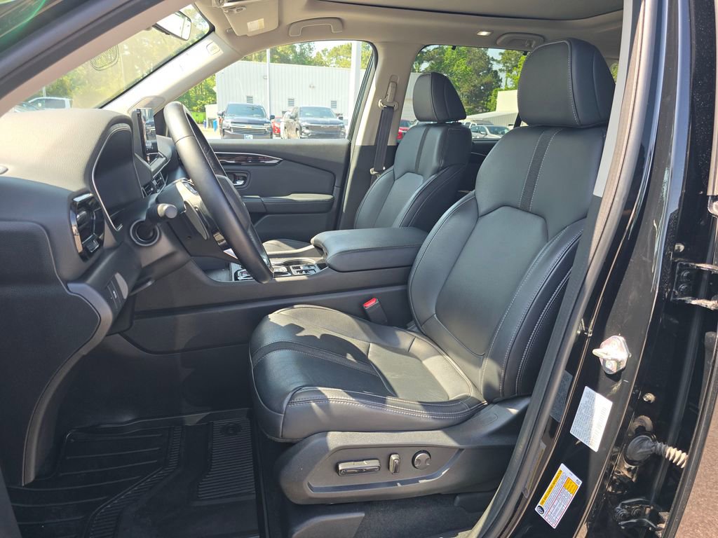 Used 2023 Honda Pilot Touring image 9