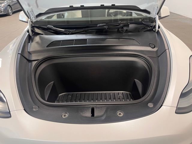 Used 2021 Tesla Model Y Long Range image 9
