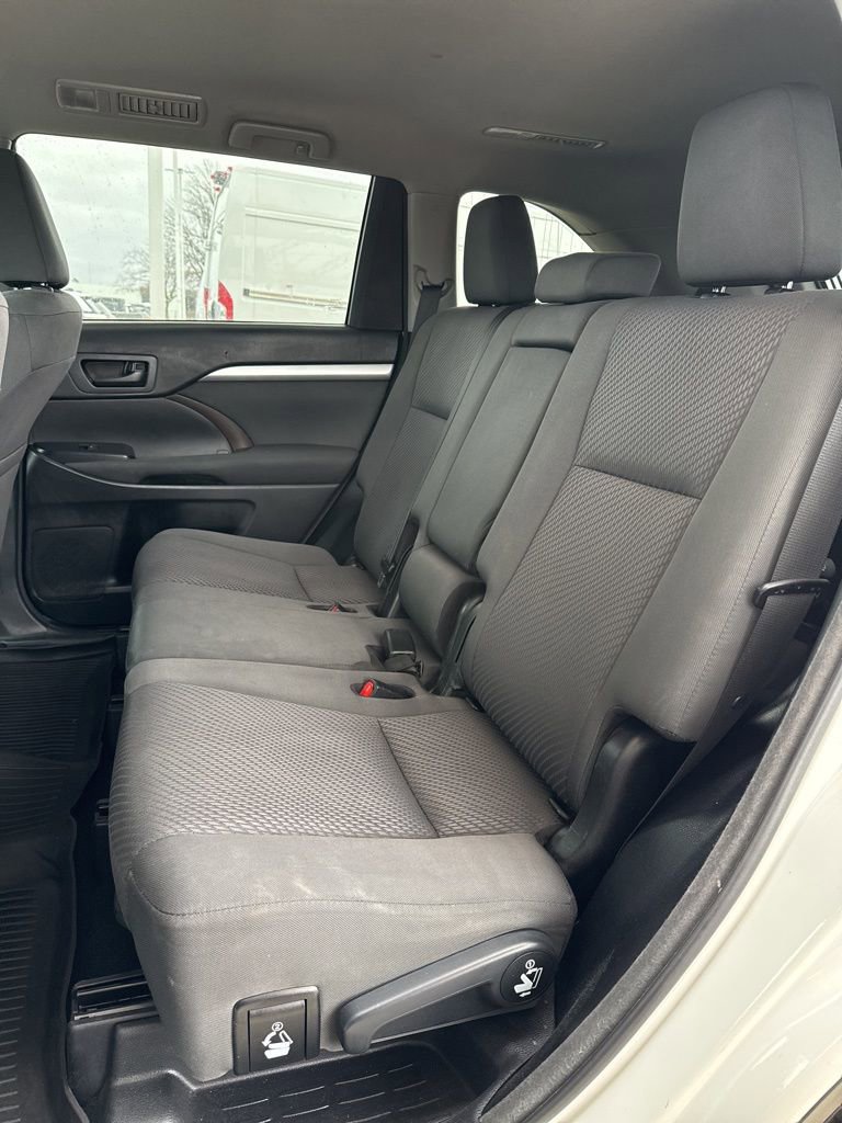 Used 2018 Toyota Highlander LE image 16