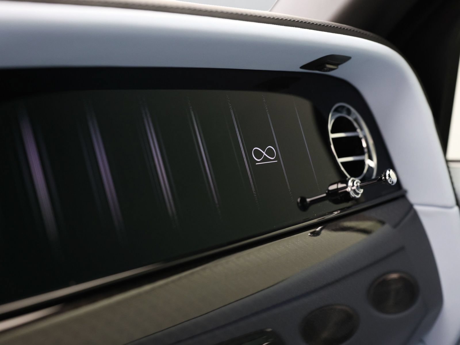 Certified 2025 Rolls-Royce Cullinan Black Badge AWD/4WD image 51