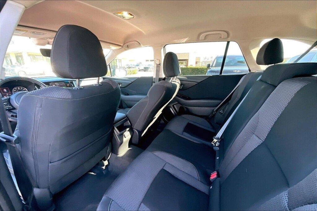 Used 2021 Subaru Outback Premium image 16