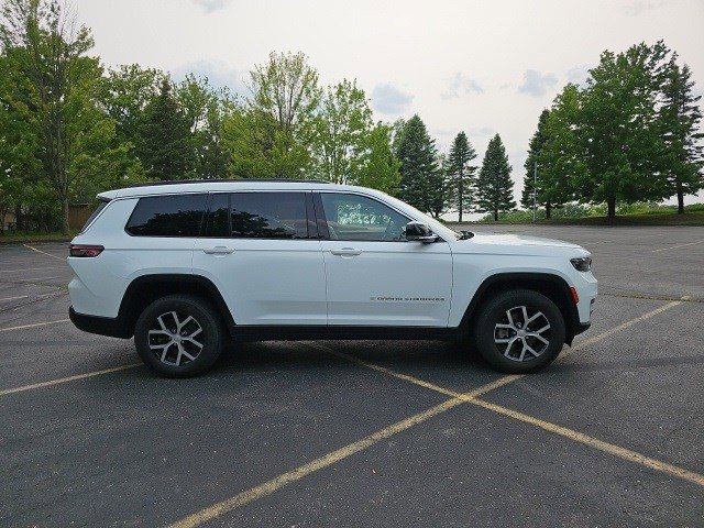 Used 2024 Jeep Grand Cherokee L Limited image 7