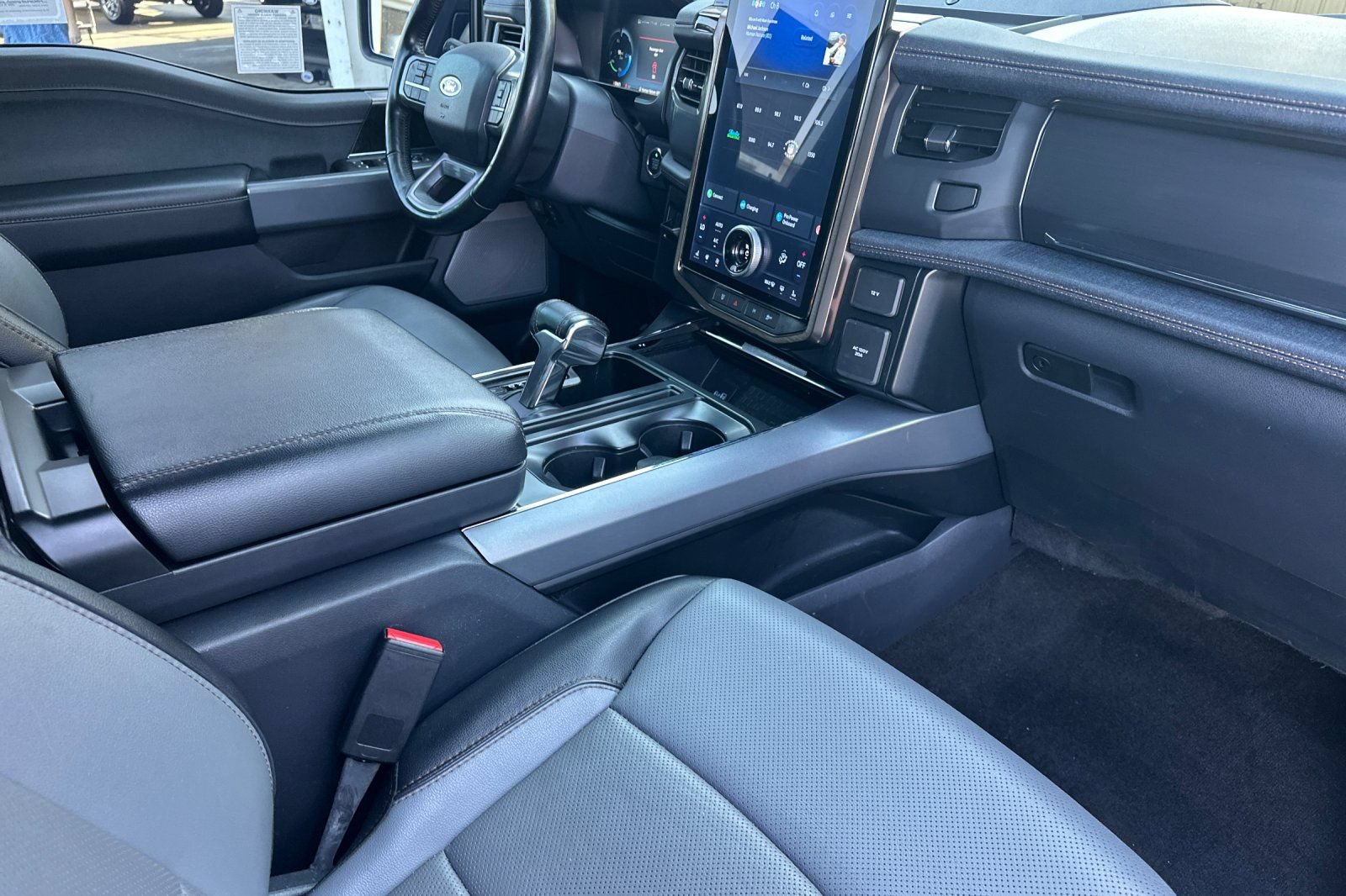 Used 2022 Ford F150 Lightning Lariat AWD/4WD image 14