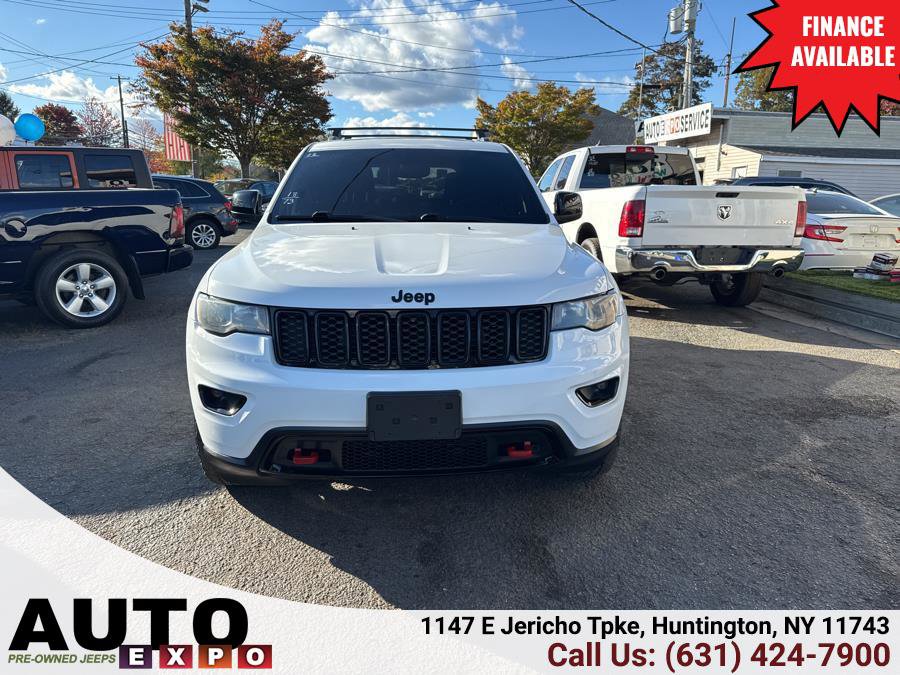 Used 2018 Jeep Grand Cherokee Laredo image 2