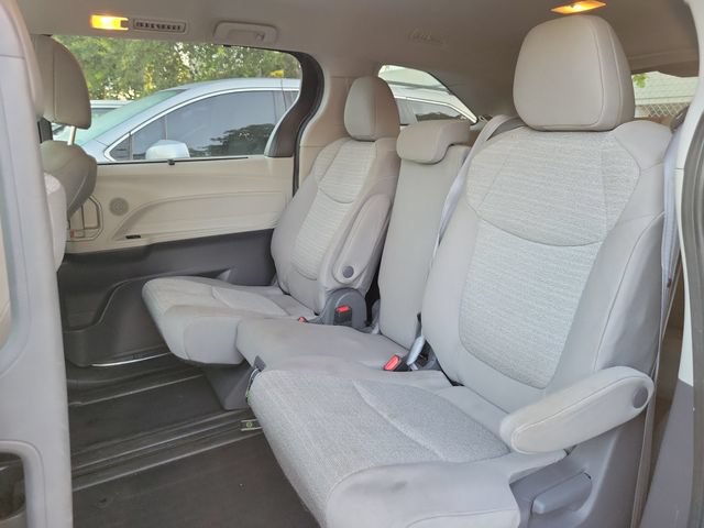 Used 2021 Toyota Sienna LE FWD image 6