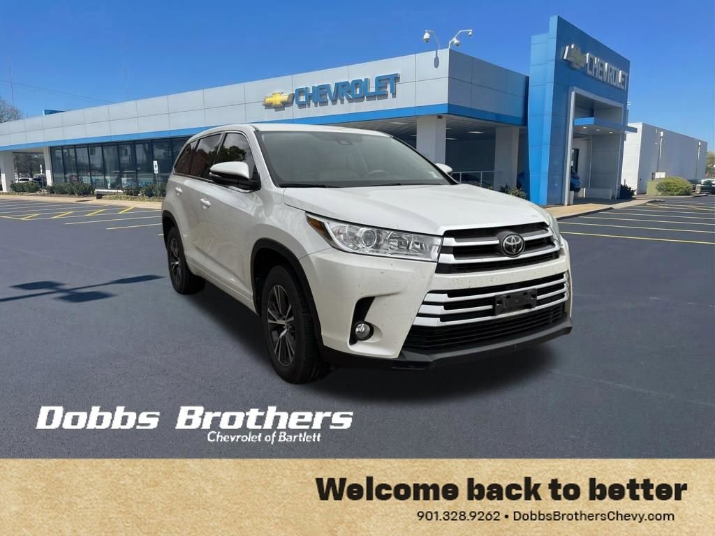 Used 2017 Toyota Highlander Plus image 1